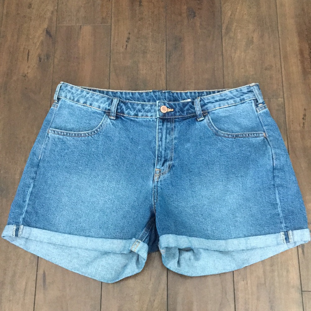 Forever 21 Regular Waist Shorts NWOT